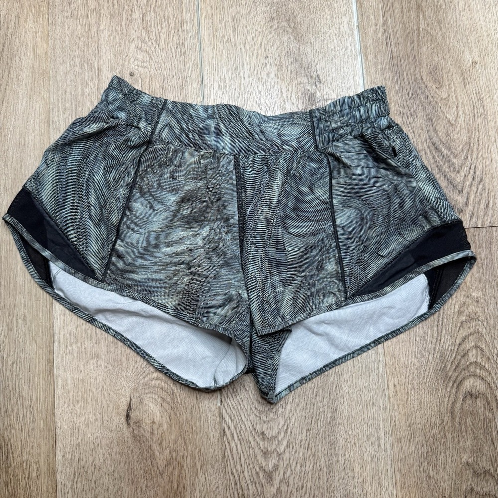 Lululemon‎ Hotty Hot Low Rise Short 2.5" Dimensional Icing Blue Multi Size 8